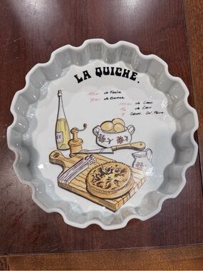 La Quiche White Ceramic Quiche Dish with Scalloped Edge